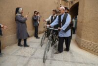 همراه با اسارضا چرخی در بافت تاریخی یزد چرخی بزنید