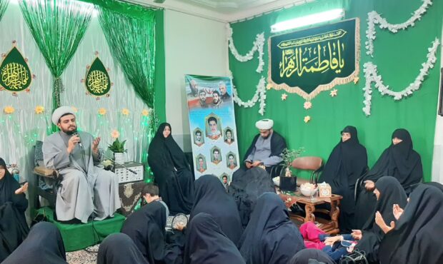 دشمن از تجمعات مذهبی ایرانیان می‌ترسند/ تجلیل از بانی ۳۵ سال روضه هفتگی خانگی در شهر یزد