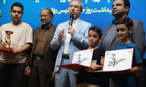 تقدیر از مدال‌آوران مسابقات تنیس روی میز جام کریم اهل‌البیت در یزد