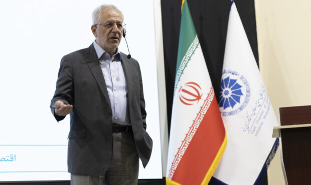 در سناریوی تنگنای انرژی و تشدید تحریم‌ها، تداوم رشد اقتصادی منفی محتمل است