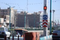 تردد ایمن‌تر با نصب همزمان چراغ‌های سولار و پلیسی در نقاط حادثه‌خیز شهر یزد