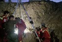 نجات کودک شش ساله از درون چاه توسط آتش‌نشانان یزدی