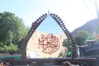 نخل یزد؛ همراهِ نمادین مراسم وداع با رهبر در میدان امام حسین(ع) تهران
