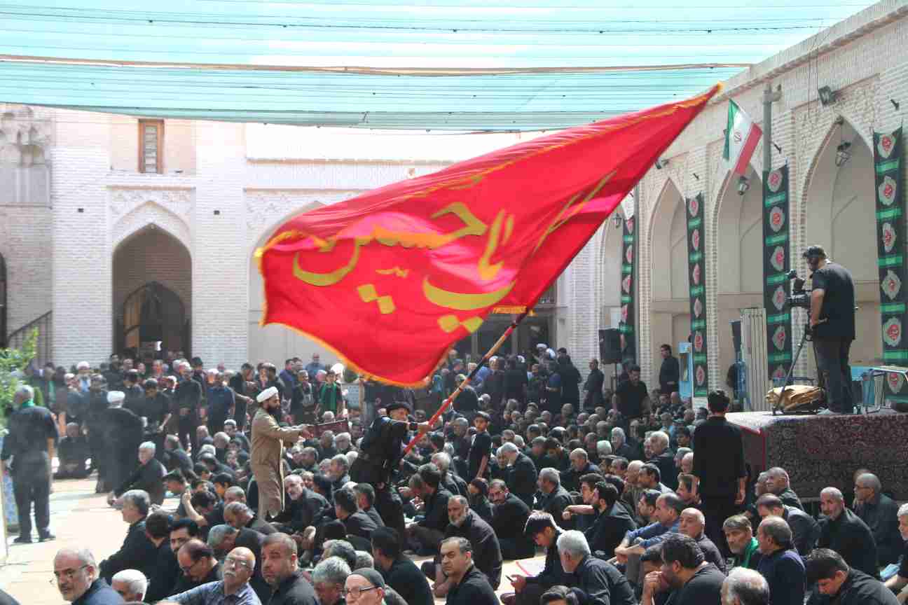 عزاداری و سینه‌زنی سیزدهم محرم در مسجد ملا اسماعیل یزد