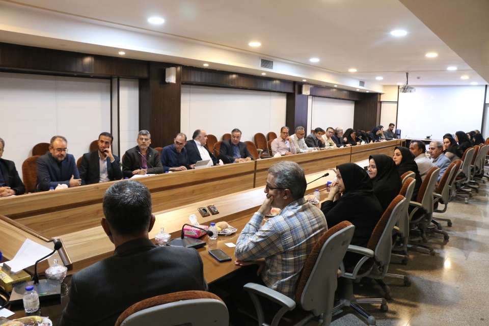 نشست خبری مدیرکل تأمین اجتماعی یزد با اصحاب رسانه در یک نگاه